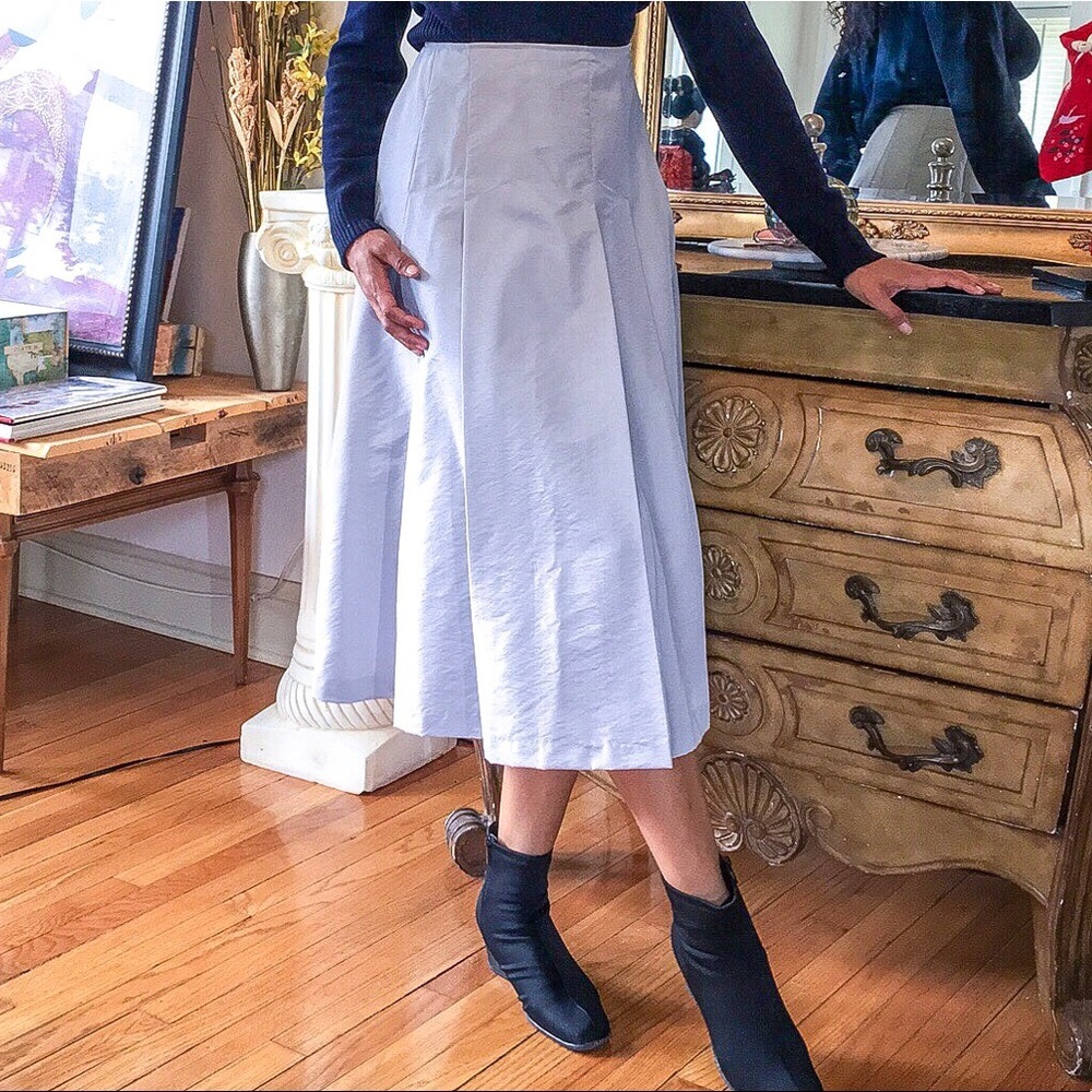 Pleated grey/ silver skirt by Express sz 6